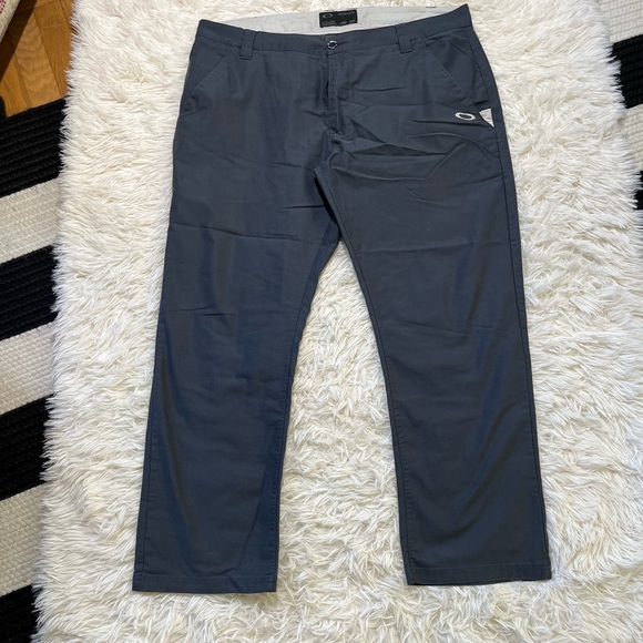 G5 Oakley Men's Dark Gray Chinos - Picture 1 of 6